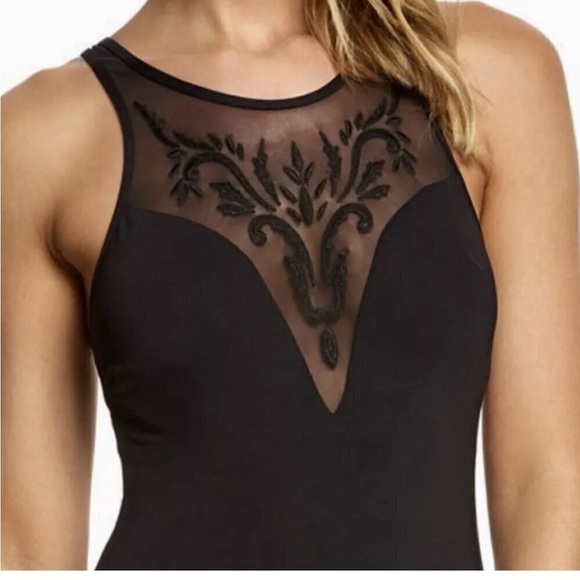 COCO REEF CONTOURS Shaping One Piece Swimwear Black 8/32 C - Picture 1 of 9